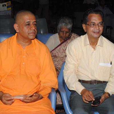 Swamiji And V. Parthasarathy Managing Trustee