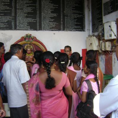 Managing Trustee Explains Solar System To Studentsteachers