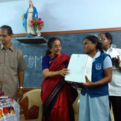 13 2 Nalini Dpf Presenting Portable Solar Lantern To Senior Student