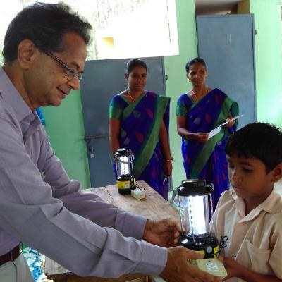 V.parthasarathy Dpf Presenting Lantern