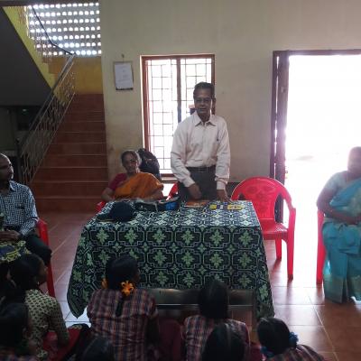Managing Trustee Dpf Addressing The Audience