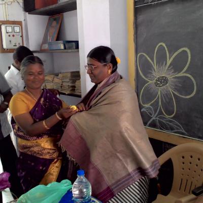 Tmt Thilagavathi Apeo Tn Govt Being Felicitated By Hm Of The School
